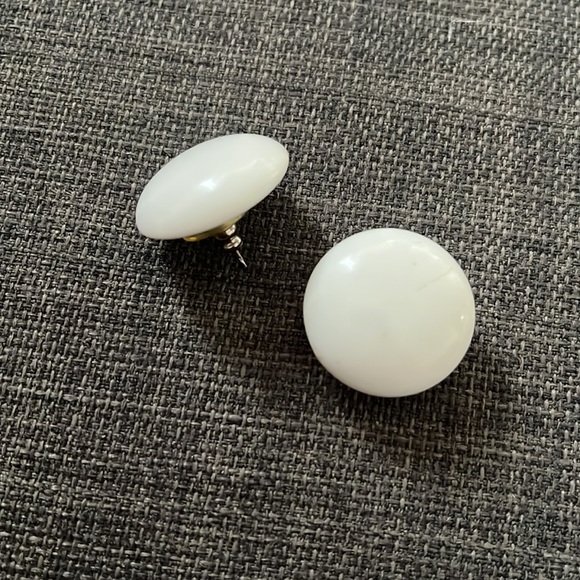 Vintage Large White Lucite Round Post Earrings Retro Minimalist Geometric Stud - Picture 4 of 4